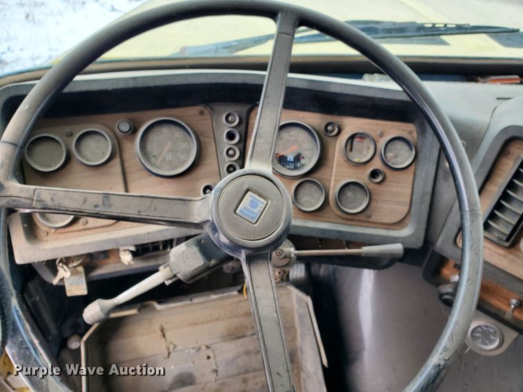 image for item HW9671 1989 White GMC WIA  semi truck