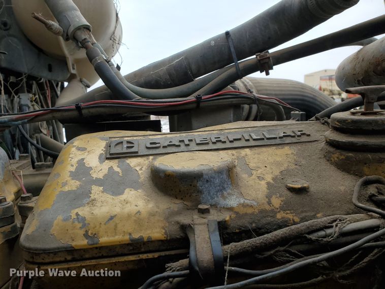 image for item HW9671 1989 White GMC WIA  semi truck