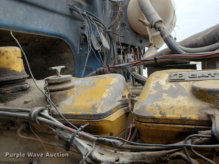 image for item HW9671 1989 White GMC WIA  semi truck