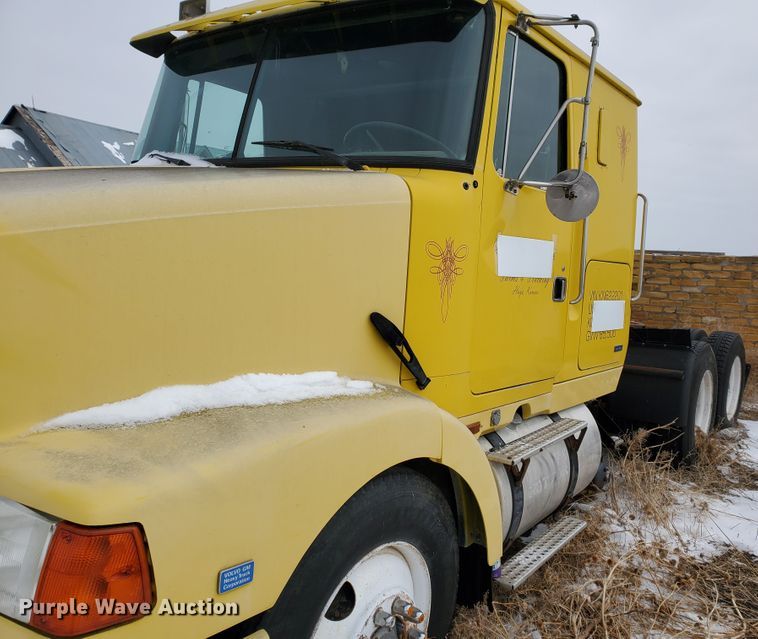 image for item HW9671 1989 White GMC WIA  semi truck