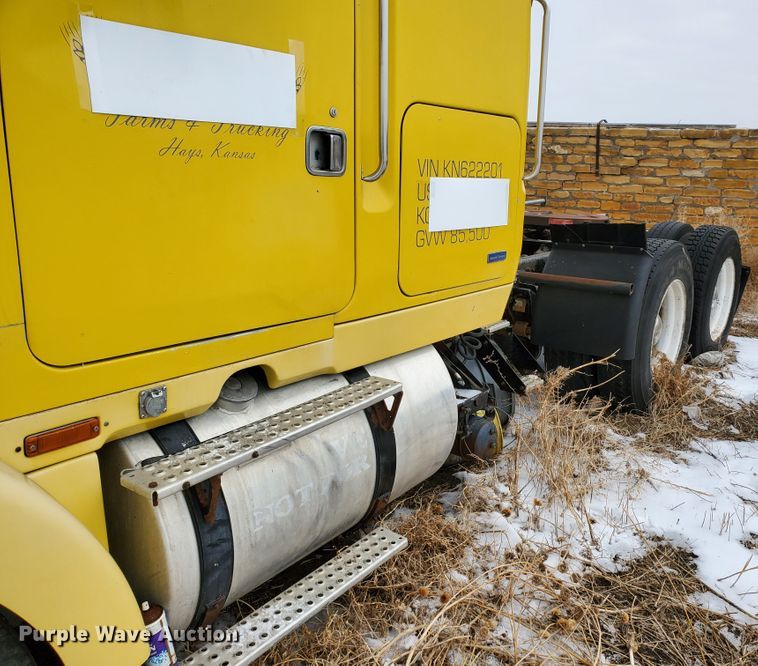 image for item HW9671 1989 White GMC WIA  semi truck