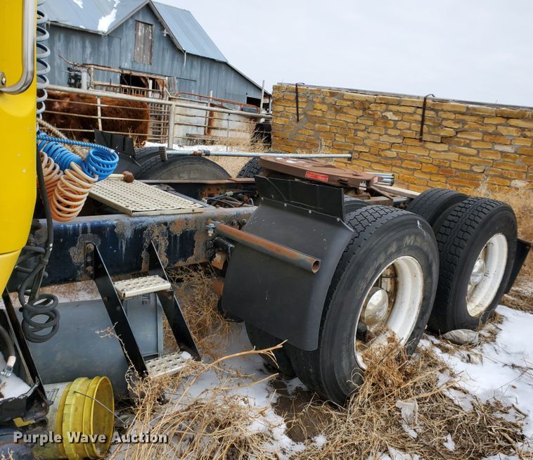 image for item HW9671 1989 White GMC WIA  semi truck