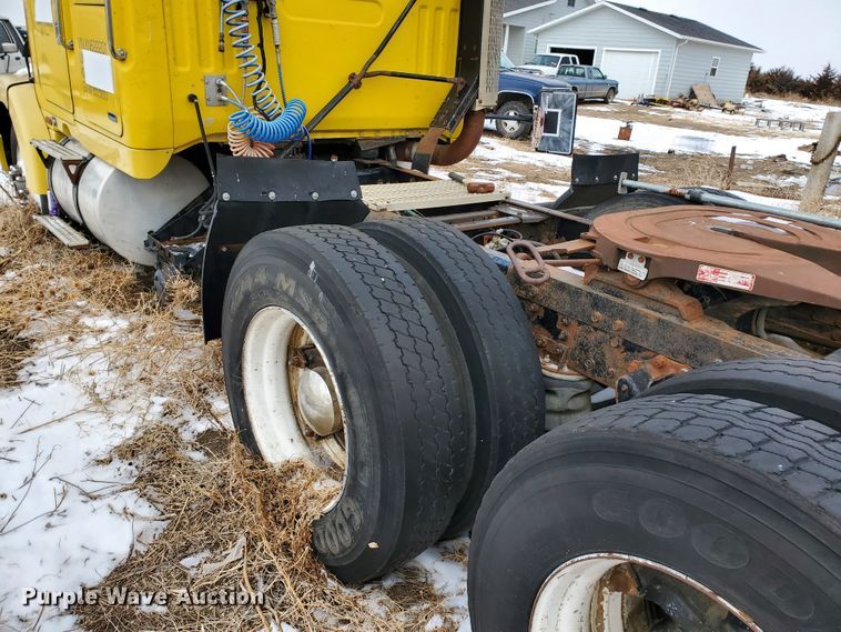 image for item HW9671 1989 White GMC WIA  semi truck