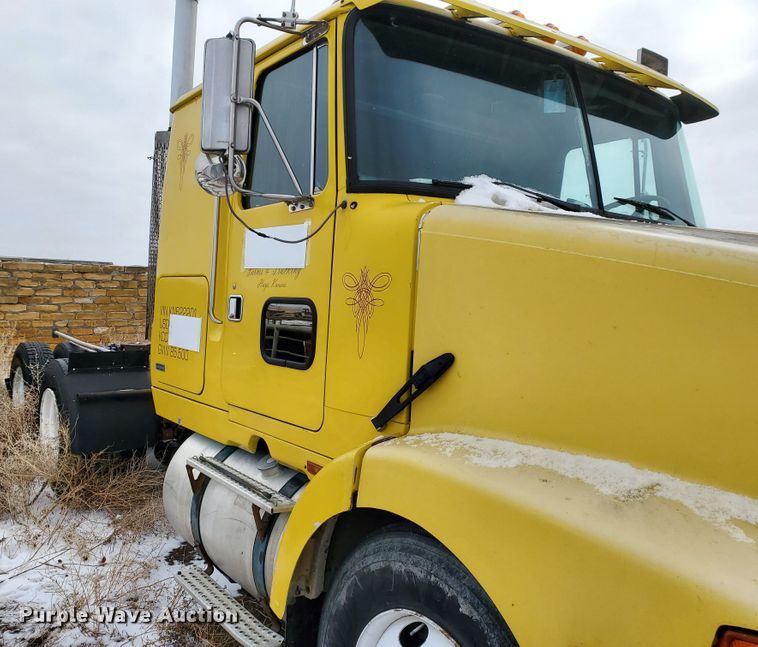 image for item HW9671 1989 White GMC WIA  semi truck