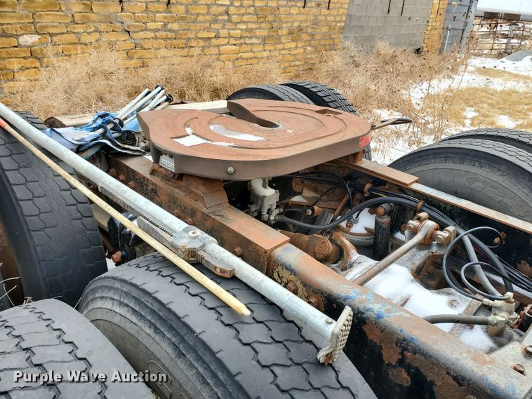 image for item HW9671 1989 White GMC WIA  semi truck