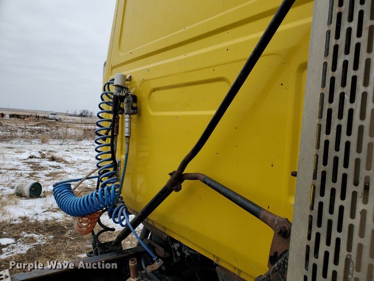 image for item HW9671 1989 White GMC WIA  semi truck