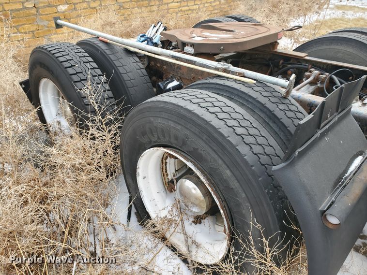 image for item HW9671 1989 White GMC WIA  semi truck