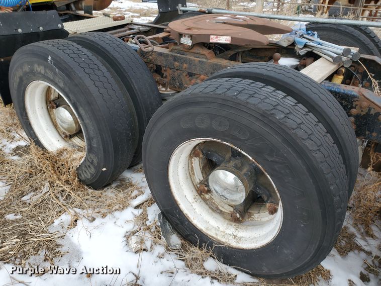 image for item HW9671 1989 White GMC WIA  semi truck