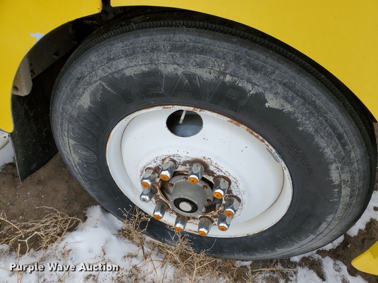 image for item HW9671 1989 White GMC WIA  semi truck