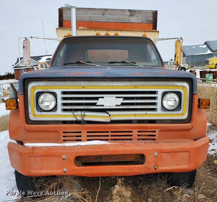 image for item HW9672 1977 Chevrolet C60  feed mixer truck