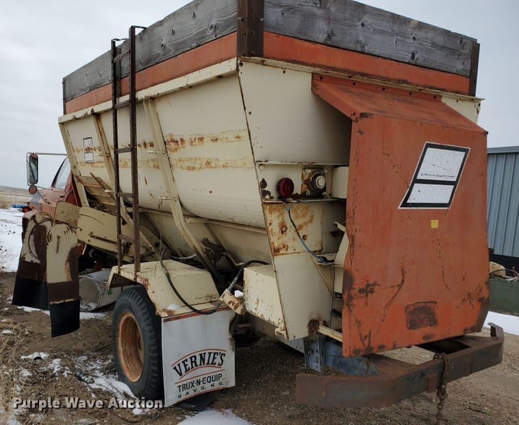 image for item HW9672 1977 Chevrolet C60  feed mixer truck