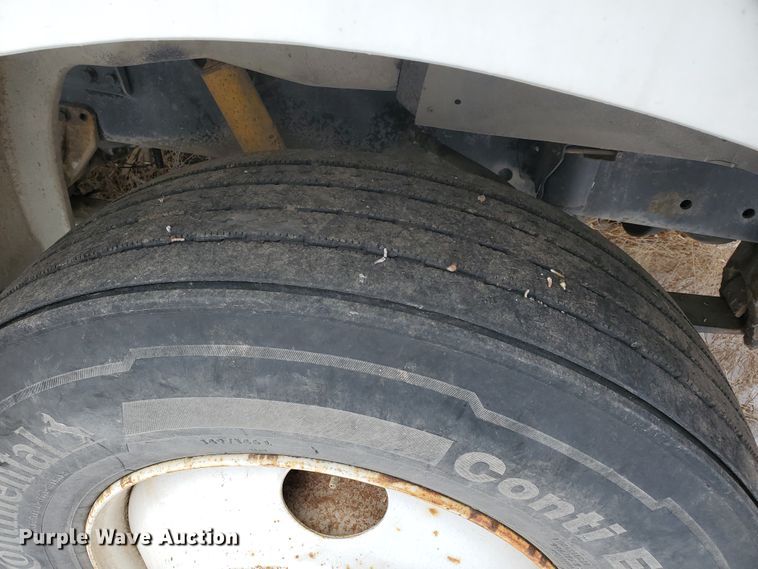 image for item HW9673 1993 International 8200  semi truck