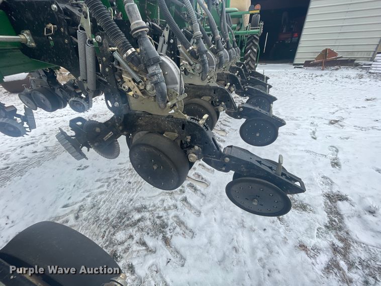 image for item HX9796 2016 Great Plains YP-1225A  no-till planter