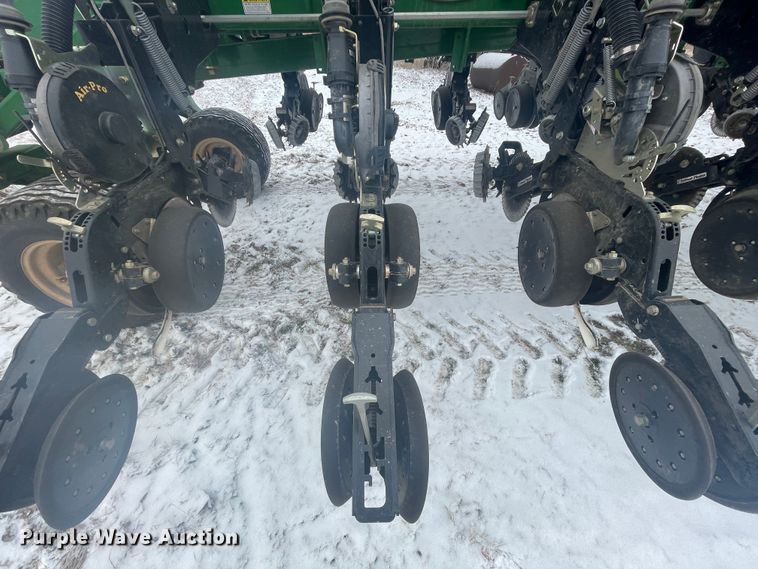 image for item HX9796 2016 Great Plains YP-1225A  no-till planter