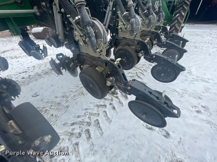 image for item HX9796 2016 Great Plains YP-1225A  no-till planter