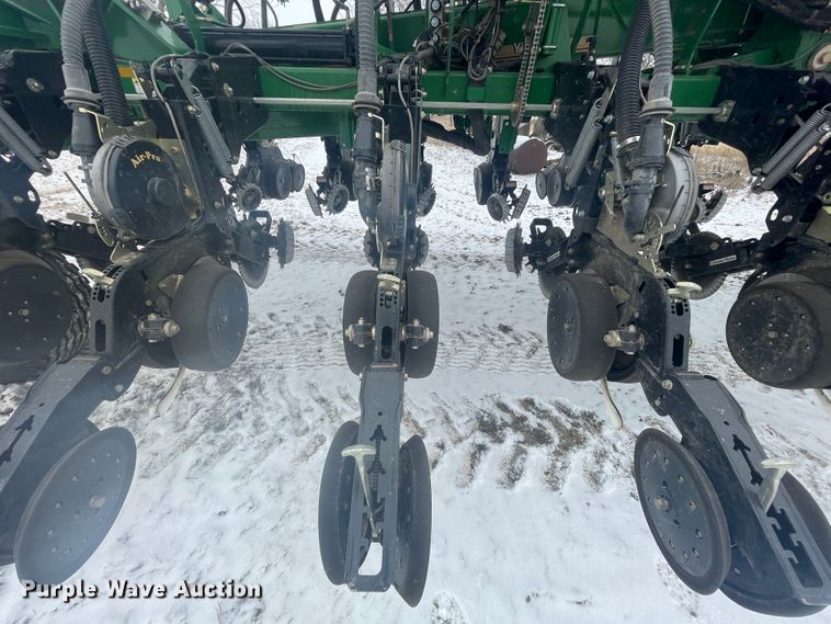 image for item HX9796 2016 Great Plains YP-1225A  no-till planter