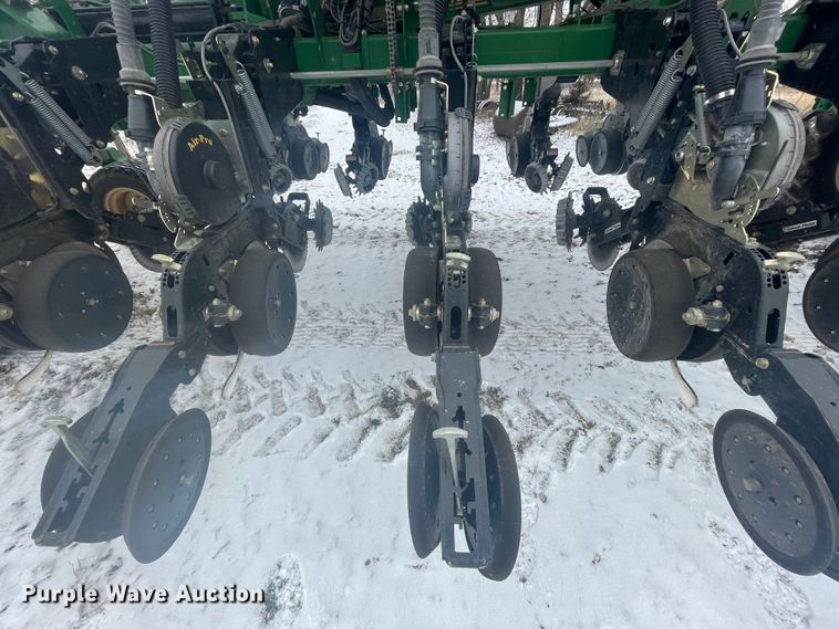 image for item HX9796 2016 Great Plains YP-1225A  no-till planter
