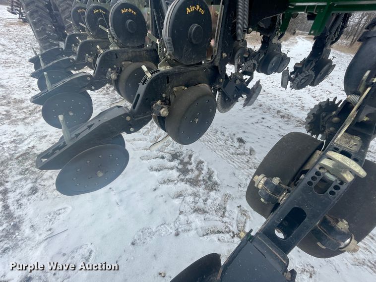 image for item HX9796 2016 Great Plains YP-1225A  no-till planter