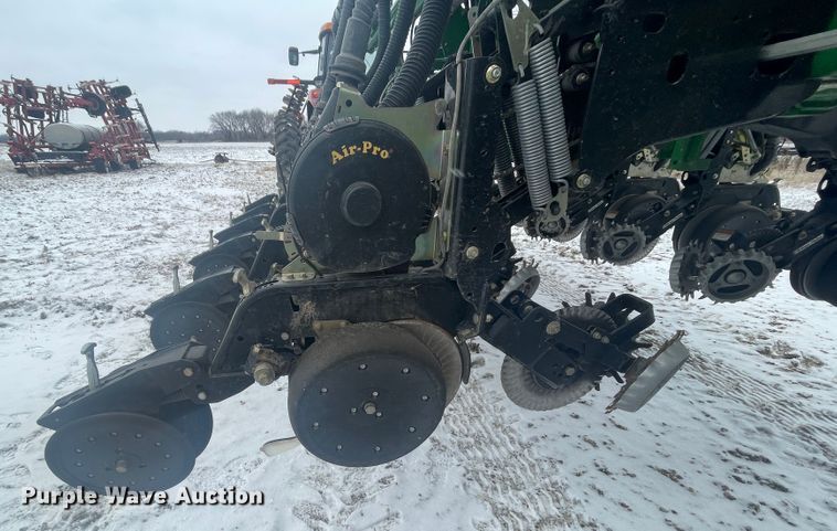 image for item HX9796 2016 Great Plains YP-1225A  no-till planter