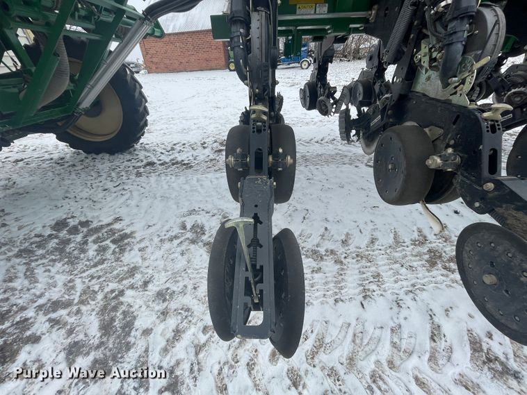 image for item HX9796 2016 Great Plains YP-1225A  no-till planter