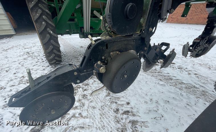 image for item HX9796 2016 Great Plains YP-1225A  no-till planter