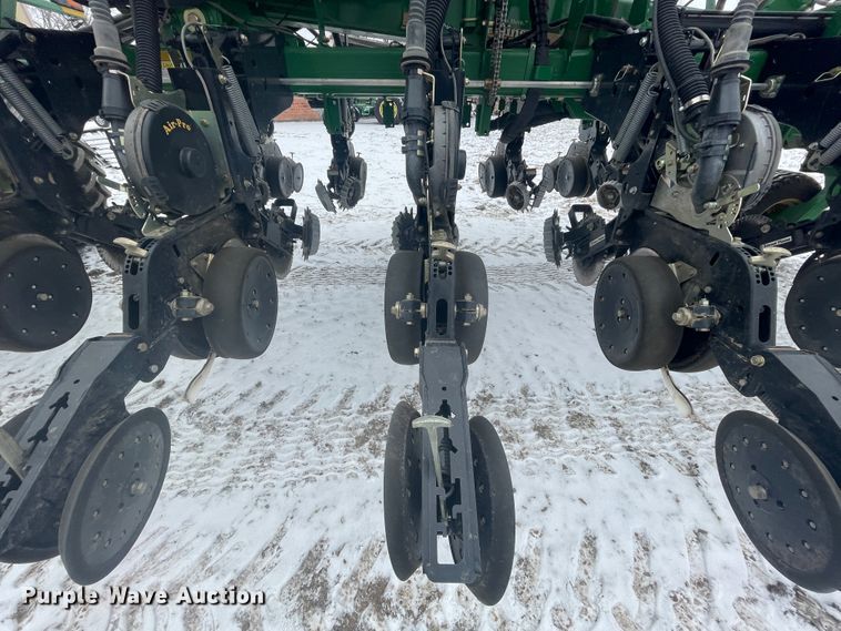 image for item HX9796 2016 Great Plains YP-1225A  no-till planter