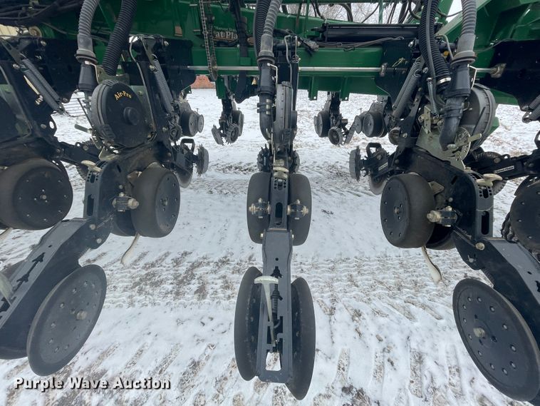 image for item HX9796 2016 Great Plains YP-1225A  no-till planter