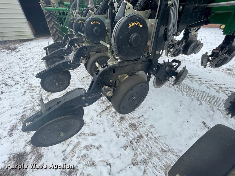 image for item HX9796 2016 Great Plains YP-1225A  no-till planter