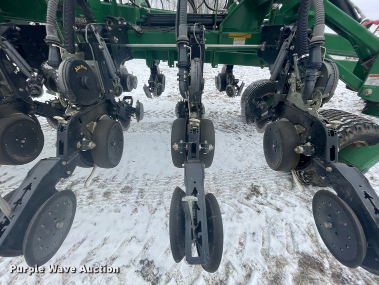 image for item HX9796 2016 Great Plains YP-1225A  no-till planter