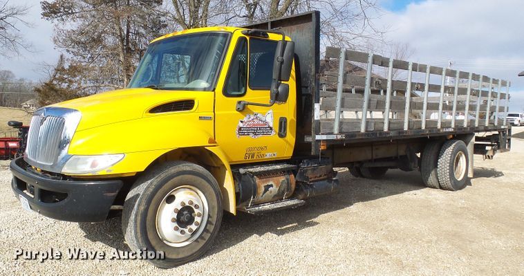image for item DC2760 2008 International 4300  flatbed truck