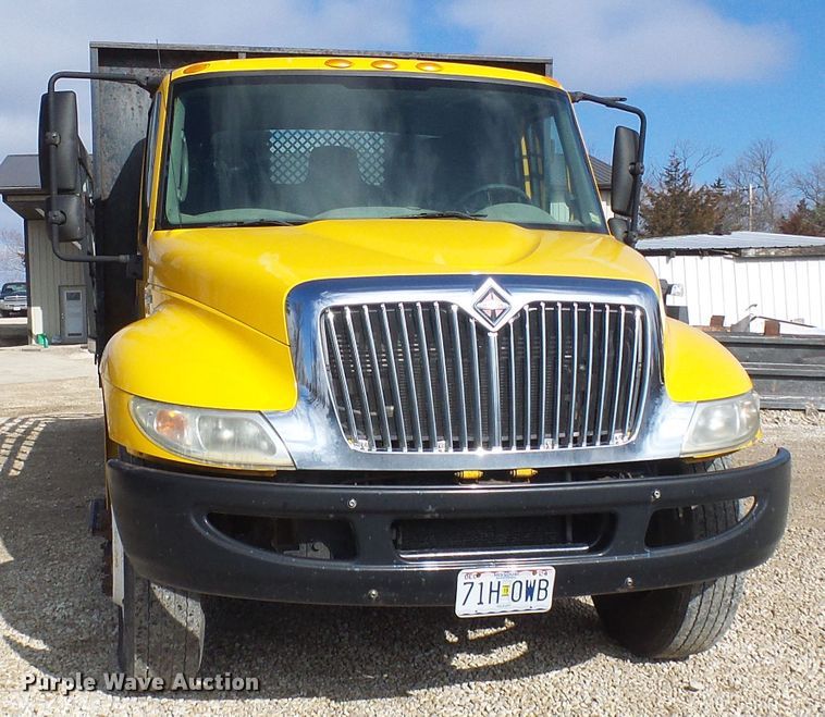 image for item DC2760 2008 International 4300  flatbed truck