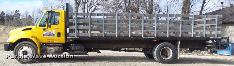 image for item DC2760 2008 International 4300  flatbed truck