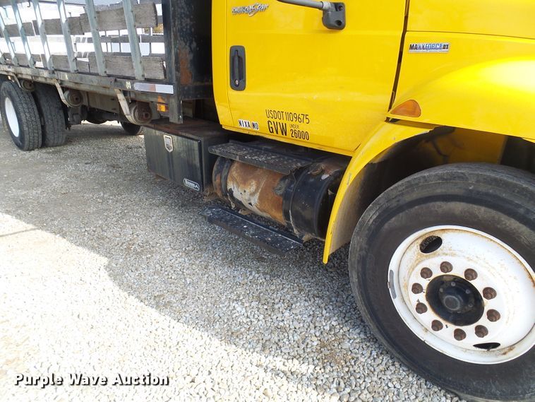 image for item DC2760 2008 International 4300  flatbed truck