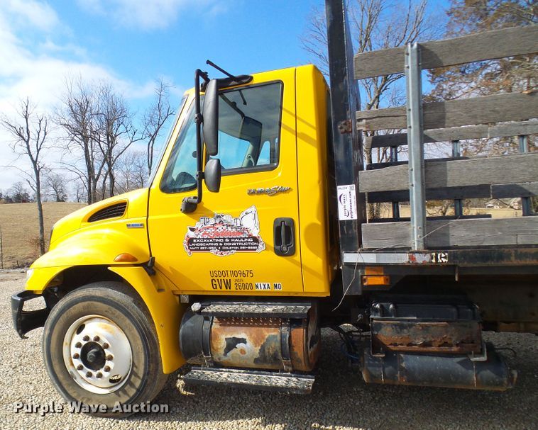 image for item DC2760 2008 International 4300  flatbed truck