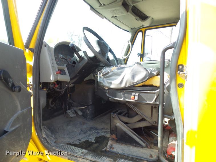 image for item DC2760 2008 International 4300  flatbed truck