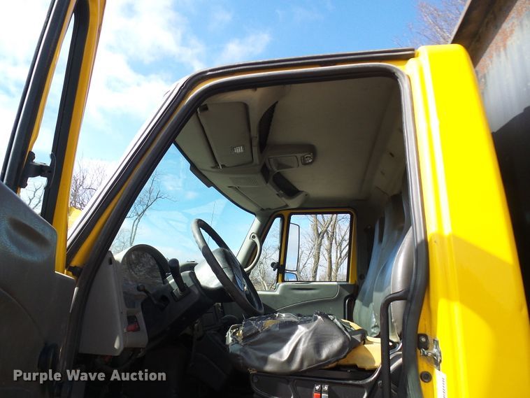 image for item DC2760 2008 International 4300  flatbed truck