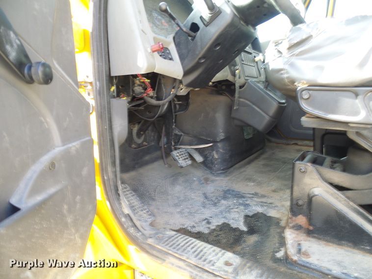 image for item DC2760 2008 International 4300  flatbed truck