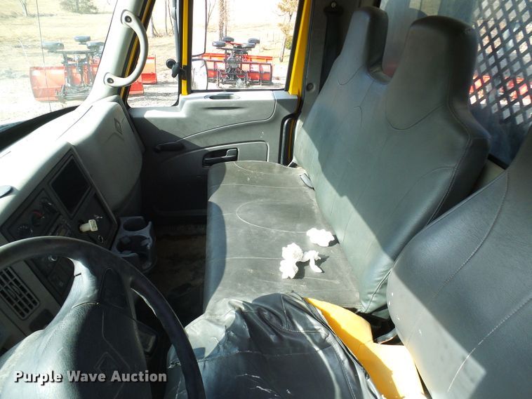 image for item DC2760 2008 International 4300  flatbed truck