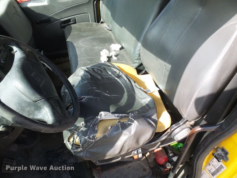 image for item DC2760 2008 International 4300  flatbed truck