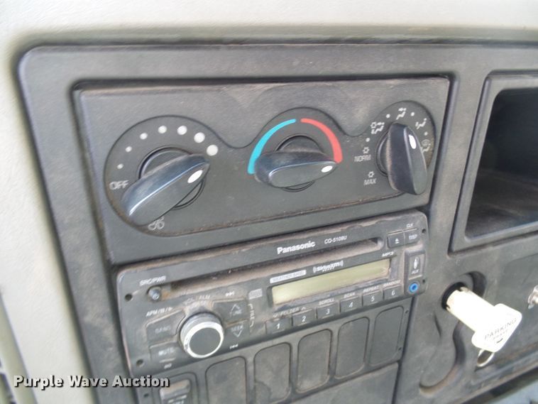 image for item DC2760 2008 International 4300  flatbed truck