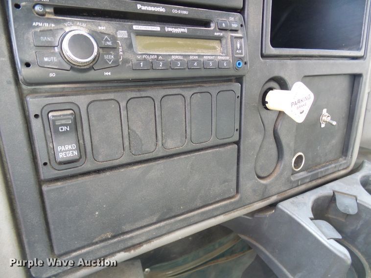 image for item DC2760 2008 International 4300  flatbed truck