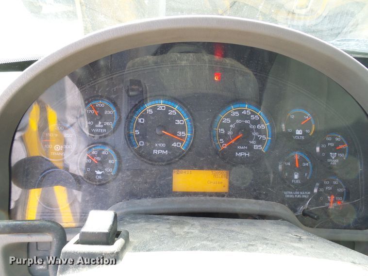 image for item DC2760 2008 International 4300  flatbed truck