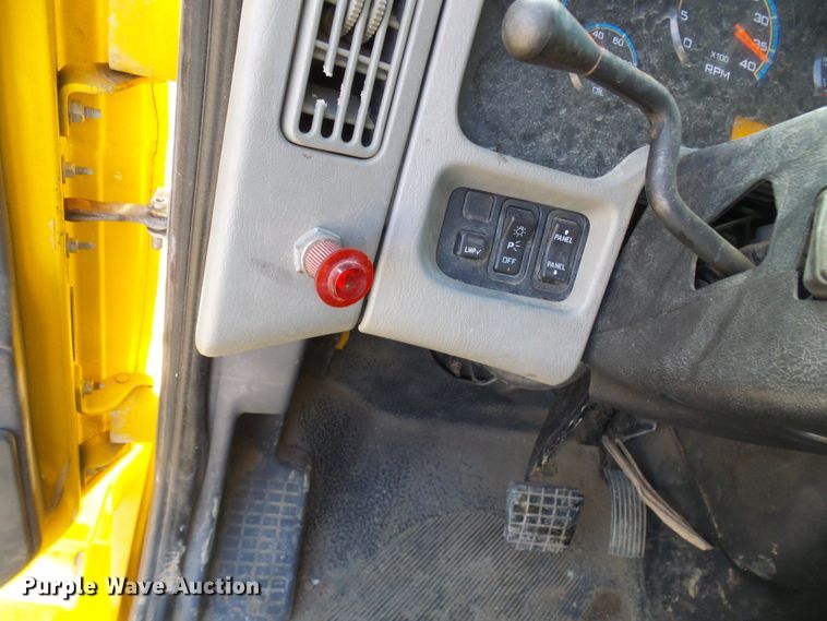 image for item DC2760 2008 International 4300  flatbed truck