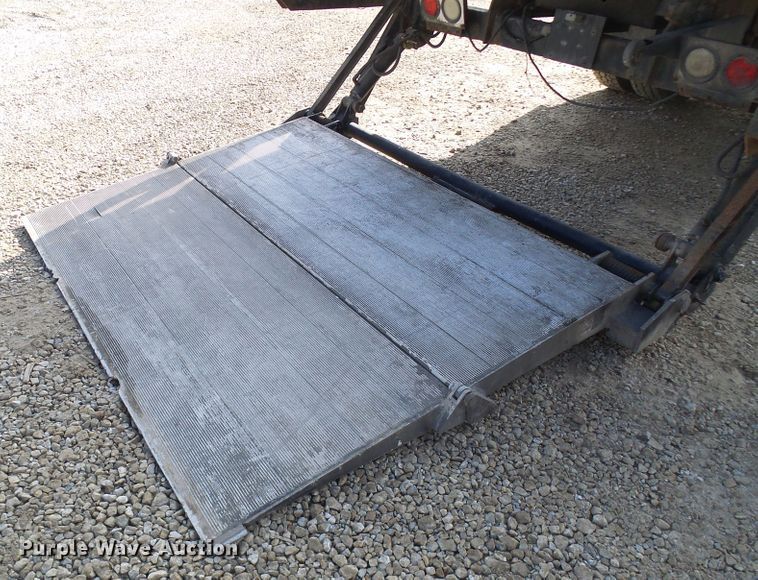 image for item DC2760 2008 International 4300  flatbed truck