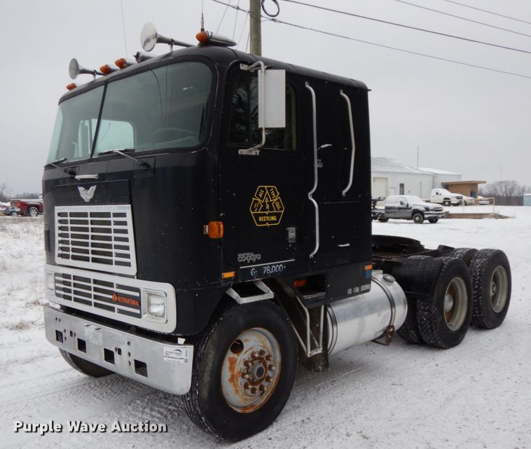 image for item DF6431 1982 International CO-9670  semi truck