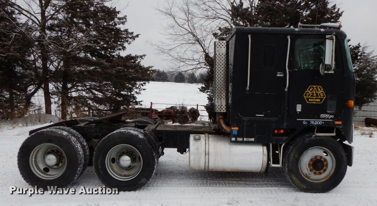 image for item DF6431 1982 International CO-9670  semi truck