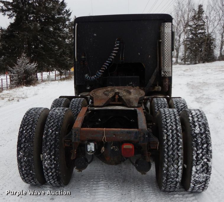 image for item DF6431 1982 International CO-9670  semi truck