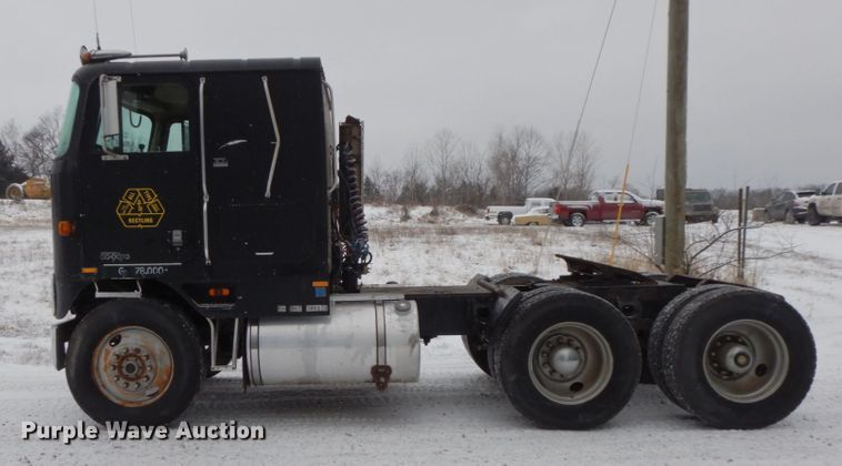 image for item DF6431 1982 International CO-9670  semi truck