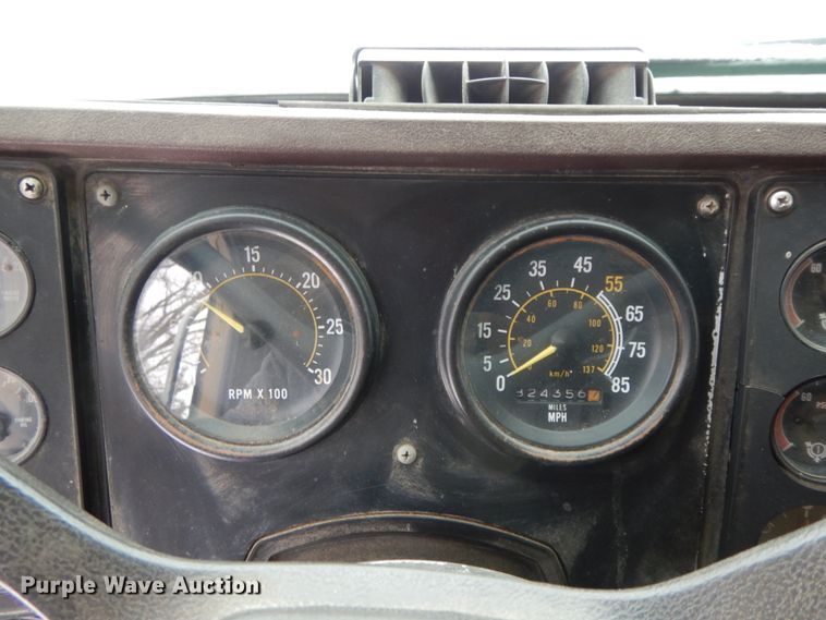 image for item DF6431 1982 International CO-9670  semi truck