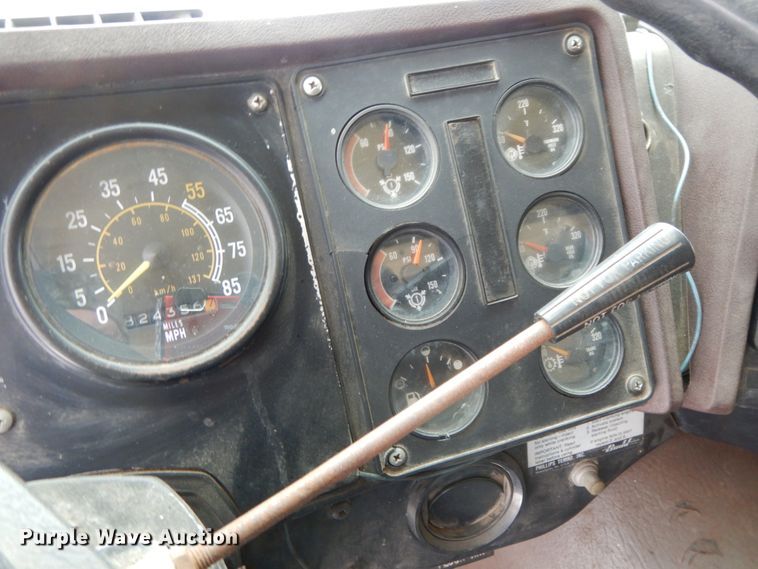 image for item DF6431 1982 International CO-9670  semi truck